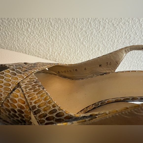 STUART WEITZMAN Size 6.5 Beige Gold Snake Slingback Peep Toe Heels Pumps Shoes - Picture 5 of 8